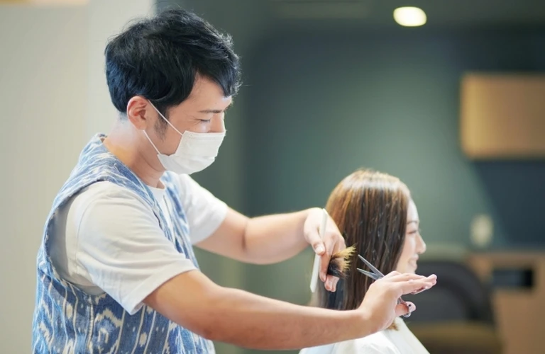 「休みがない・帰りが遅い」美容師の労働環境は変わる？専門店のリアルな勤務時間
